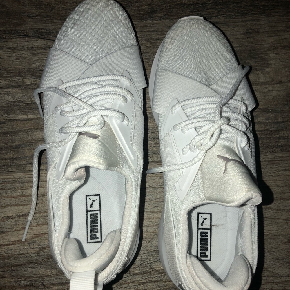 BRAND NEW PUMA SNEAKERS